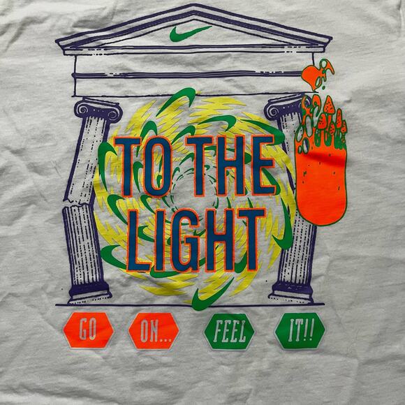 Nike Men's SM "To The Light Go On Feed It" Graphic T-shirt - Picture 3 of 5